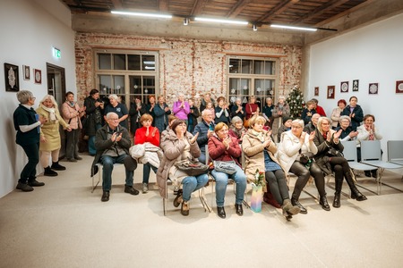 Klekljane čipke Rezke Kordež in Sekcije Lipa Ravne pri Društvu klekljaric Koroške  odprtje občasne razstave (9)